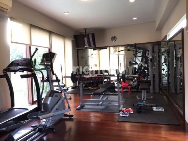 image RUMAH MEWAH DI TAMAN DIPONEGORO LIPPO CENTRAL KARAWACI TANGERANG (5)