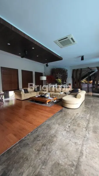 image RUMAH MEWAH DI TAMAN DIPONEGORO LIPPO CENTRAL KARAWACI TANGERANG (4)