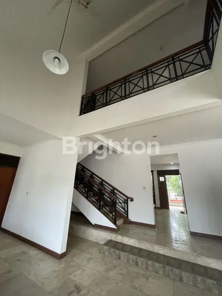 image RUMAH DALAM KOMPLEK ELITE BESAR DAN LUAS DENGAN FASILITAS POOL DI CINERE (4)