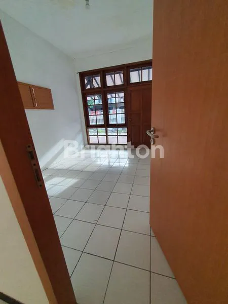 image RUMAH LUAS DI GAYUNG SARI (4)