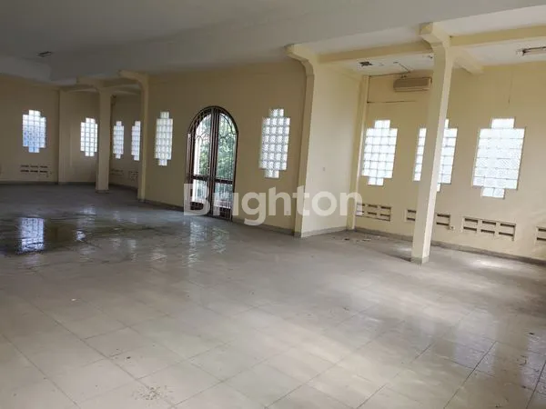 RUKO 2 LT,  AREA SOLO UTARA, DEKAT TERMINAL TIRTONADI DAN JEMBATAN KERIS