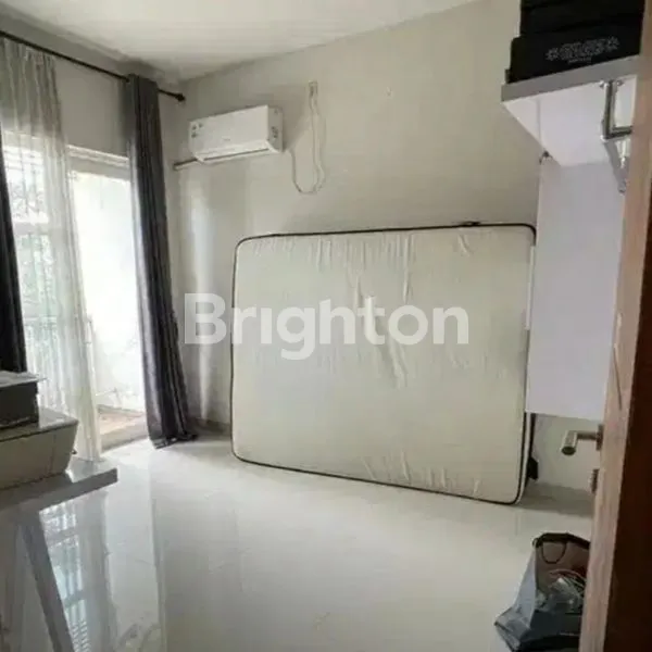 image RUMAH 2LANTAI MODERN MINIMALIS SELANGKAH KE RAYA JEMURSARI (2)