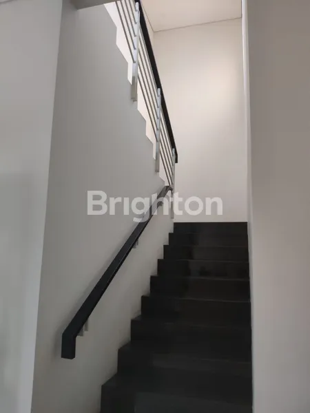 image RUMAH 2 LANTAI GRAHA FAMILY SURABAYA BARAT (3)