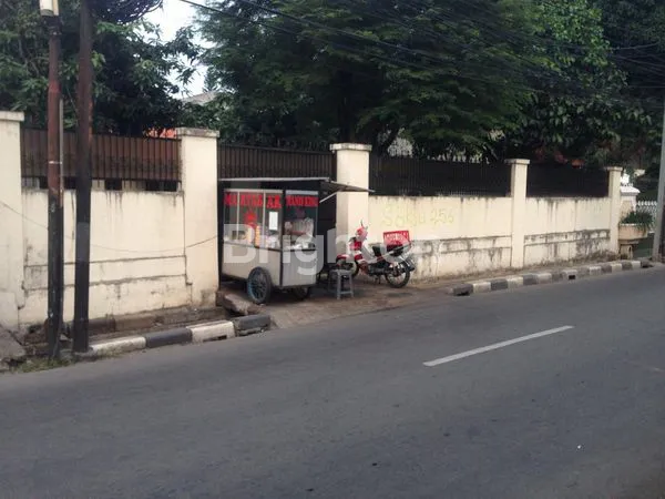 image RUMAH DENGAN HALAMAN LUAS (2)