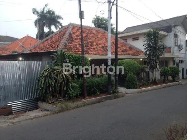 image RUMAH DENGAN HALAMAN LUAS (3)