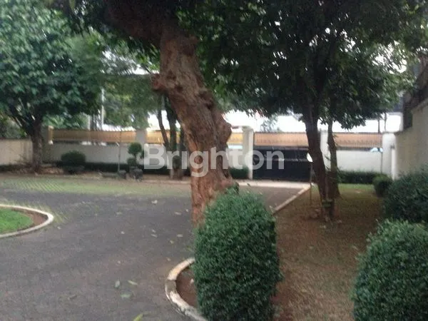 image RUMAH DENGAN HALAMAN LUAS (4)