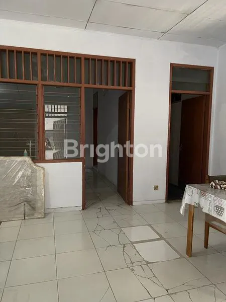 image RUMAH 2 LANTAI ROW 2 MOBIL FULL FURNISHED LOKASI STRATEGIS TOMANG JAKARTA BARAT (3)