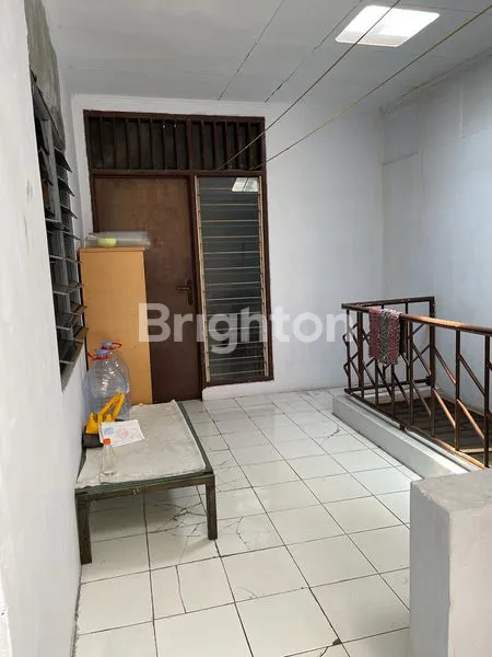 image RUMAH 2 LANTAI ROW 2 MOBIL FULL FURNISHED LOKASI STRATEGIS TOMANG JAKARTA BARAT (2)