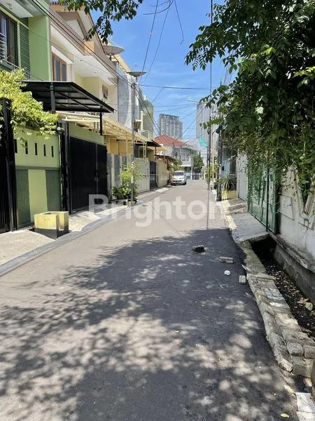 image RUMAH 2 LANTAI ROW 2 MOBIL FULL FURNISHED LOKASI STRATEGIS TOMANG JAKARTA BARAT (5)