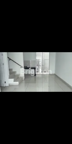 image RUMAH BARU 2 LANTAI CLUSTER EROPA TYPE FLORENCE FURNISH KOSONGAN (4)