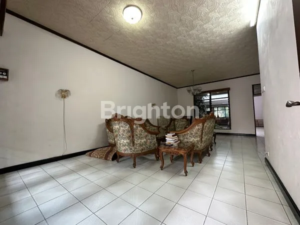 image RUMAH DENGAN TANAH LUAS DEKAT PUSAT KOTA SOLO (2)