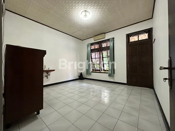 image RUMAH DENGAN TANAH LUAS DEKAT PUSAT KOTA SOLO (3)