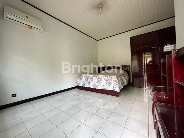 image RUMAH DENGAN TANAH LUAS DEKAT PUSAT KOTA SOLO (6)