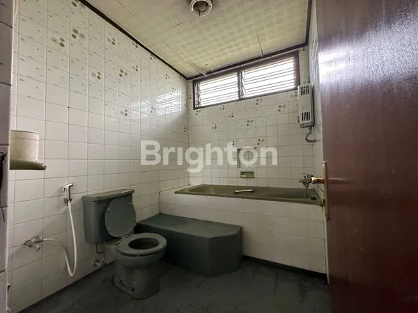 image RUMAH DENGAN TANAH LUAS DEKAT PUSAT KOTA SOLO (8)