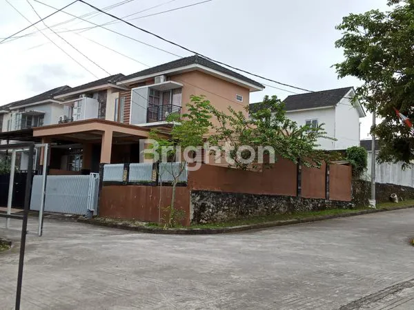image RUMAH DUA LANTAI HOOK DI PERUMAHAN REGENCY BALIKPAPAN (2)