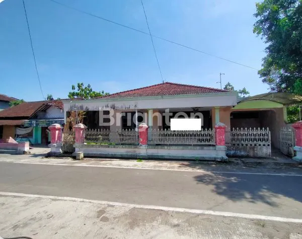 image RUMAH HITUNG TANAH SAJA, SANGAT LUAS DAN LEBAR DIJUAL MURAH DI BAWAH PASARAN DI SOLO TIMUR KARANGANYAR MOJOLABAN (1)