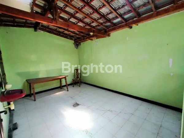 image RUMAH HITUNG TANAH SAJA, SANGAT LUAS DAN LEBAR DIJUAL MURAH DI BAWAH PASARAN DI SOLO TIMUR KARANGANYAR MOJOLABAN (4)