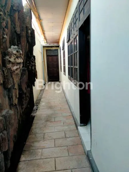 image RUMAH HITUNG TANAH SAJA, SANGAT LUAS DAN LEBAR DIJUAL MURAH DI BAWAH PASARAN DI SOLO TIMUR KARANGANYAR MOJOLABAN (6)