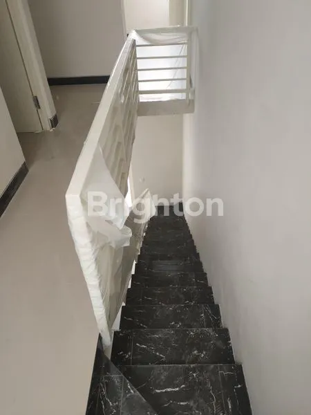 image RUMAH 2 LANTAI BARU GRESS DEKAT UPN SURABAYA (7)