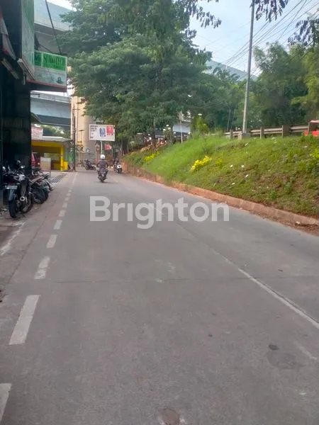 image RUMAH LOKASI STRATEGIS COCOK DIGUNAKAN SEBAGAI TEMPAT USAHA ATAU KOST (3)