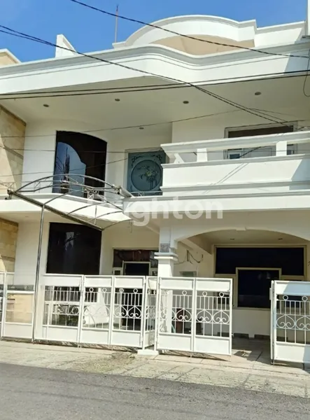 image RUMAH SIAP HUNI 3.5 LANTAI KUTISARI INDAH SELATAN SURABAYA (2)