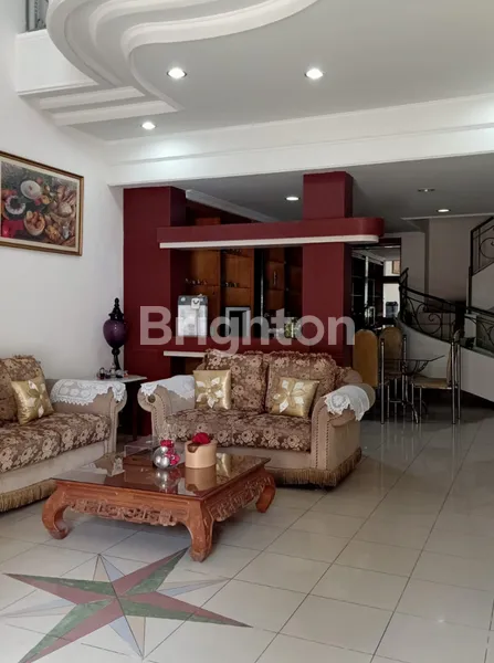 image RUMAH SIAP HUNI 3.5 LANTAI KUTISARI INDAH SELATAN SURABAYA (4)