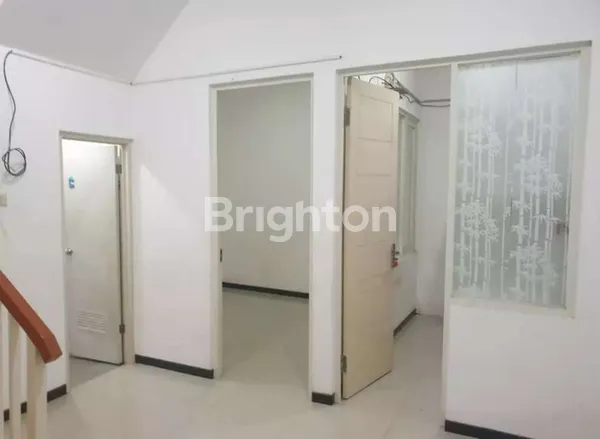 image MINIMALIS SIAP HUNI BONUS FURNITURE DI TENGGILIS MEJOYO, RUNGKUT (3)