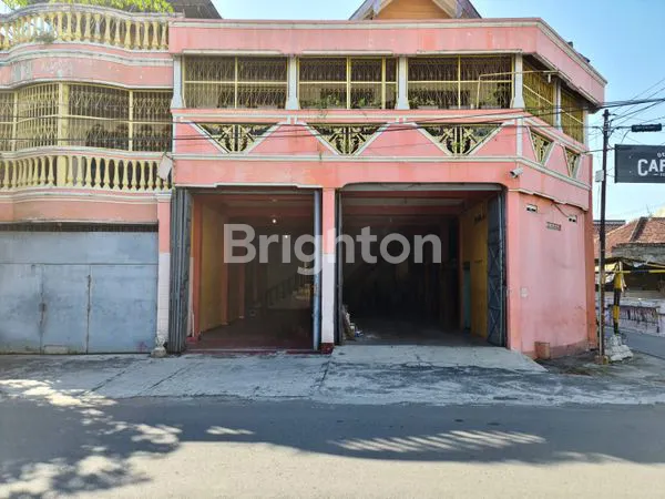 image RUMAH 3 LANTAI + GUDANG HOOK KADIPIRO DAERAH STRATEGIS  (1)