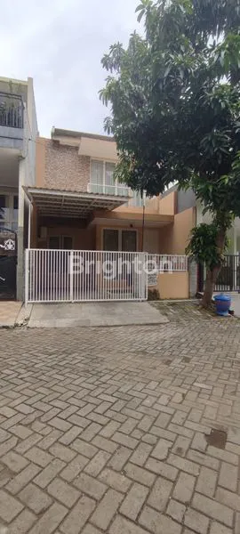 image RUMAH 2 LANTAI SIAP HUNI PANMEN DEPAN TAMAN BANGUNAN CUKUP BARU DEKAT KENJERAN PAKUWON CITY MERR (3)
