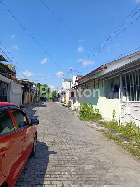 image RUMAH DI DEKAT HOTEL GRAND MERCURE SOLO BARU (2)