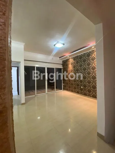 image RUMAH 2 LANTAI RAPI DAN TERAWAT SIAP HUNI CLUSTER GREEN PARK DI MODERNLAND TANGERANG. (2)