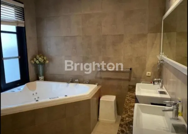 image RUMAH LUX GRAHA FAMILI FAVORIT DEKAT WIYUNG, PAKUWON MALL (6)