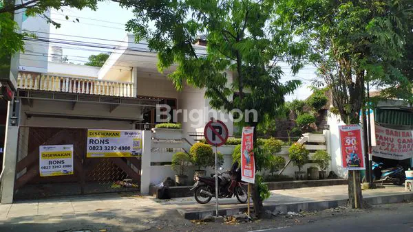 image RUMAH MEWAH DI JALAN RAYA PARE (1)