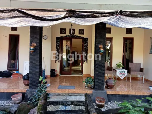 image TURUN HARGA !!! RUMAH BESAR TENGAH KOTA, BENTUK LIMASAN, MODEL UNIK ARTISTIK, ADA KOLAM IKAN, STRATEGIS, AKSES KE JALAN BESAR, LINGKUNGAN AMAN, 1 KM DARI TITIK NOL ( MALIOBORO), 200 M DARI KERATON PAKUALAMAN. SIAP HUNI. (2)