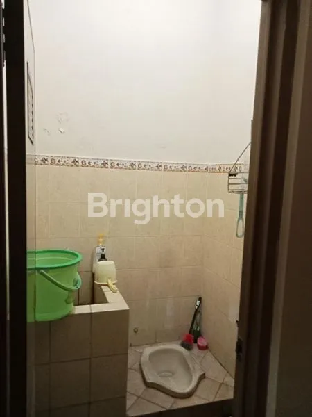 image TURUN HARGA !!! RUMAH BESAR TENGAH KOTA, BENTUK LIMASAN, MODEL UNIK ARTISTIK, ADA KOLAM IKAN, STRATEGIS, AKSES KE JALAN BESAR, LINGKUNGAN AMAN, 1 KM DARI TITIK NOL ( MALIOBORO), 200 M DARI KERATON PAKUALAMAN. SIAP HUNI. (4)