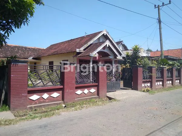 RUMAH ISTIMEWA TERAWAT DAN ADA TANAH SAWAH DI BELAKANG