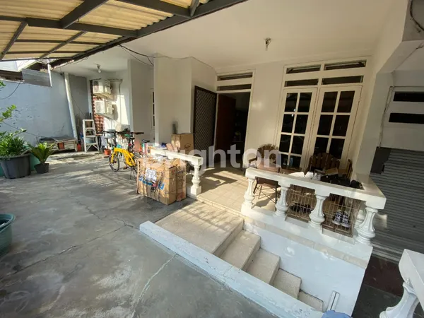 image RUMAH LOKASI STRATEGIS, BELAKANG CIPUTRA WORLD, MAYJEND SUNGKONO, SURABAYA BARAT. DAERAH KENCANASARI BARAT (1)