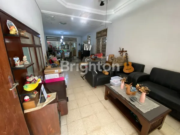 image RUMAH LOKASI STRATEGIS, BELAKANG CIPUTRA WORLD, MAYJEND SUNGKONO, SURABAYA BARAT. DAERAH KENCANASARI BARAT (2)