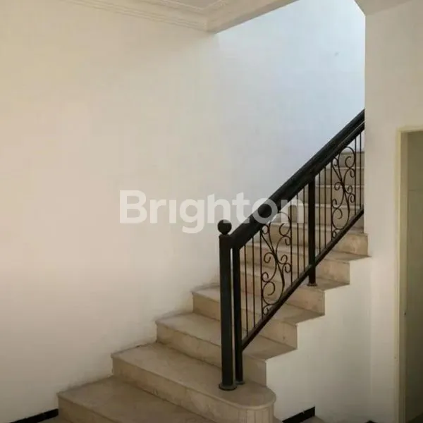 image RUMAH 2LANTAI REGENCY 21 MODERN MINIMALIS LANTAI MARMER (7)