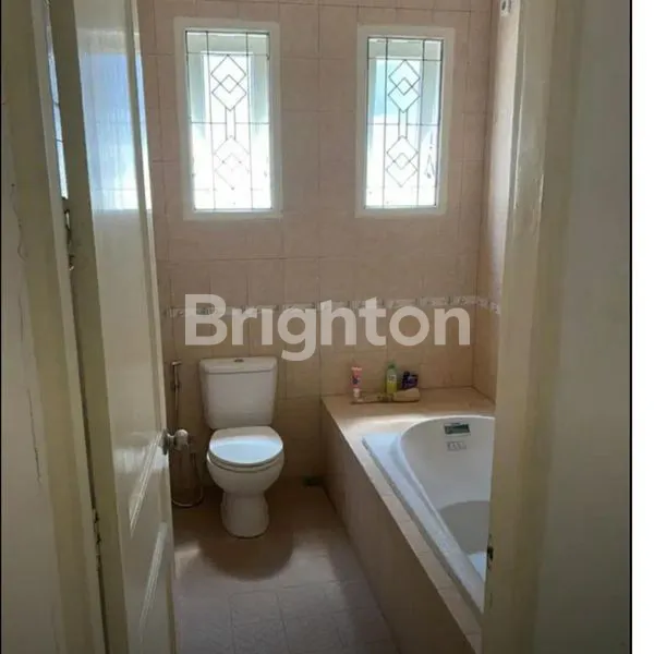 image RUMAH 2LANTAI REGENCY 21 MODERN MINIMALIS LANTAI MARMER (6)