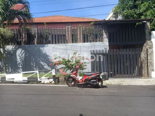 RUMAH KLASIK DI SEMARANG BARAT