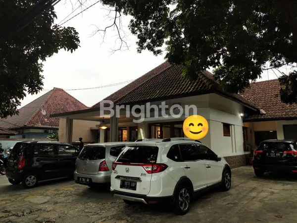 RUMAH BISA UNTUK USAHA DI MAINROAD YANG RAMAI DI JALAN PAJAJARAN BANDUNG