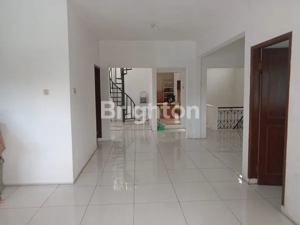 image RUMAH 2 LT FURNISHED KOMERSIAL AREA DI RUNGKUT MAPAN DEKAT RUNGKUT INDUSTRI SURABAYA (2)