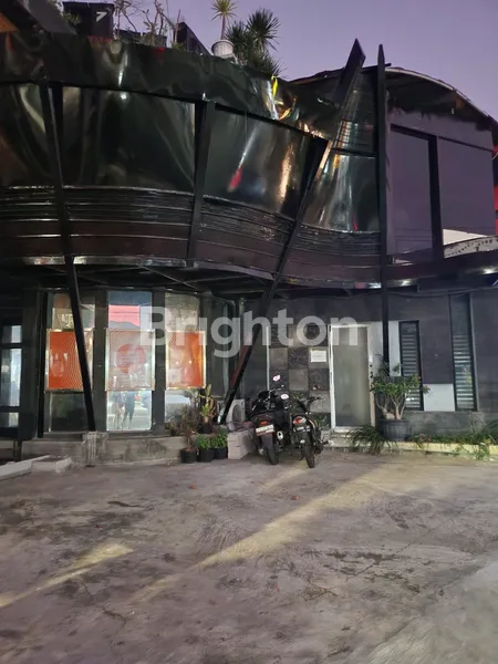 BANGUNAN 3 LANTAI LOKASI SANGAT STRATEGIS KOMERSIAL DI JALAN INDRAGIRI COCOK UNTUK PERKANTORAN BANK USAHA CAFE SURABAYA