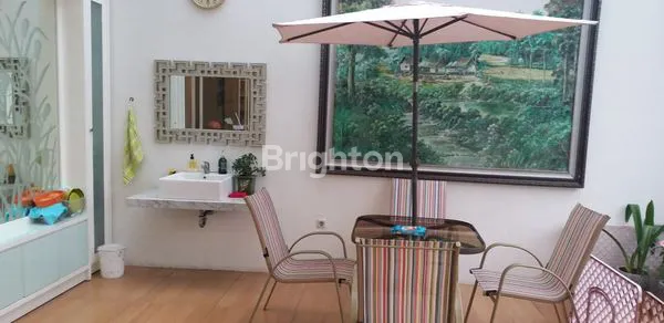 image RUMAH MINIMALIS ROYAL RESIDENCE CLUSTER HAREWOOD FULL FURNISED 2 LANTAI WIYUNG SURABAYA BARAT (2)