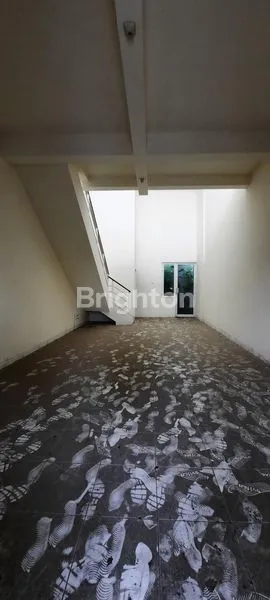 image RUKO 2 LANTAI SIAP PAKAI PARKIR LUAS (4)