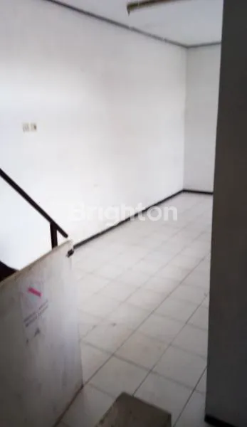 image RUMAH 3 LANTAI MURAH DAN STRATEGIS, BERADA DI KAWASAN ELIT PERUMAHAN PONDOK BLIMBING INDAH - ARAYA (6)