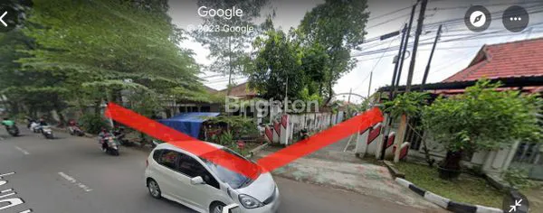 image RUMAH MEWAH DEPAN PARAGON MALL SOLO!!! DAN LUAS TENGAH KOTA!!! BARANG LANGKA!!! SEJUK DAN STRATEGIS (1)