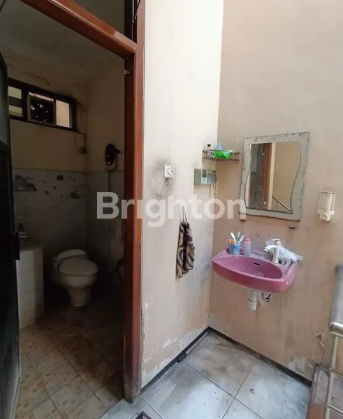 image RUMAH 2 LANTAI SIAP HUNI!! LOKASI NUSUKAN DEKAT PASAR!! DEKAT MANA MANA (3)