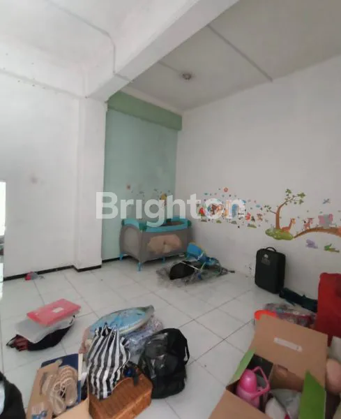 image RUMAH 2 LANTAI SIAP HUNI!! LOKASI NUSUKAN DEKAT PASAR!! DEKAT MANA MANA (7)